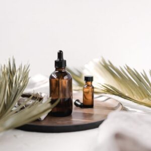 Discover how essential oils can combat brain fog and fatigue boost mental clarity and integrate easily into your daily routine