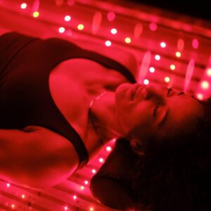 woman_receiveing_red_light_therapy